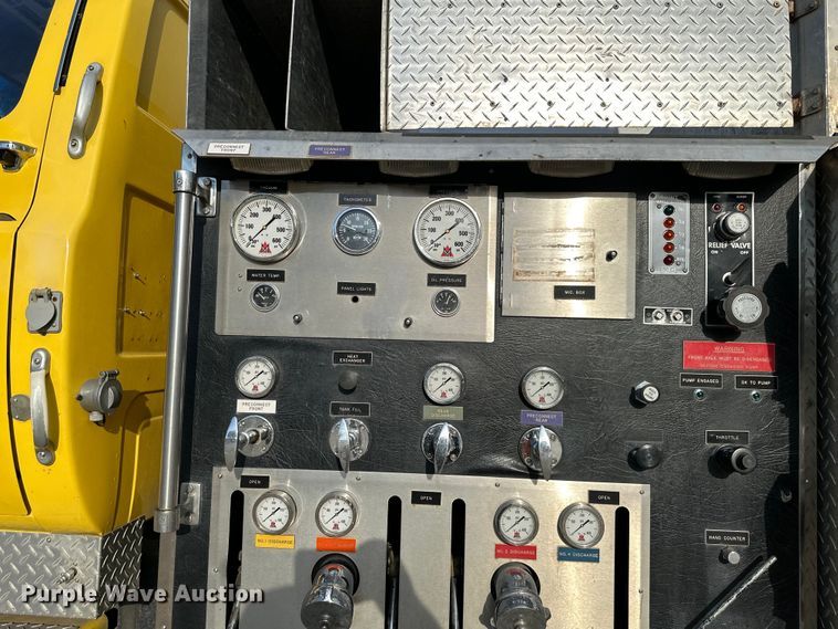 image for item DS4173 1988 GMC  TopKick 7000 fire truck