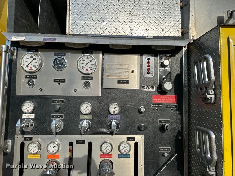 image for item DS4173 1988 GMC  TopKick 7000 fire truck