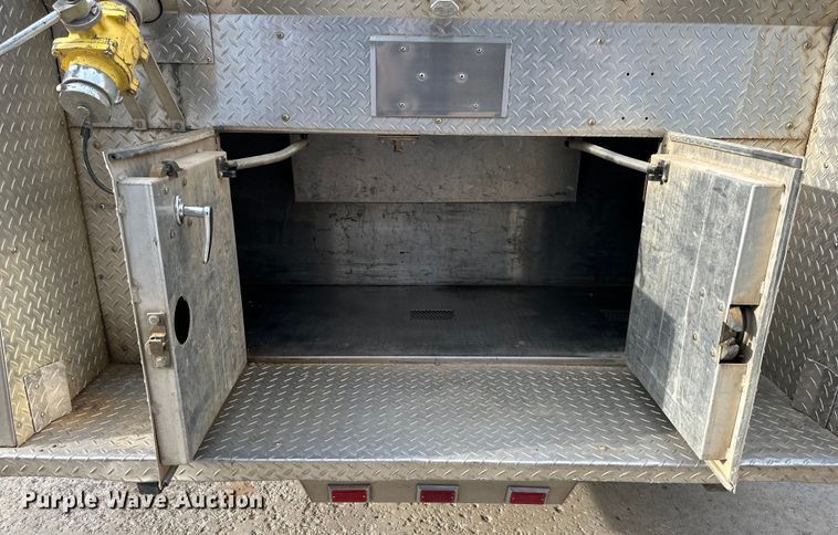 image for item DS4173 1988 GMC  TopKick 7000 fire truck