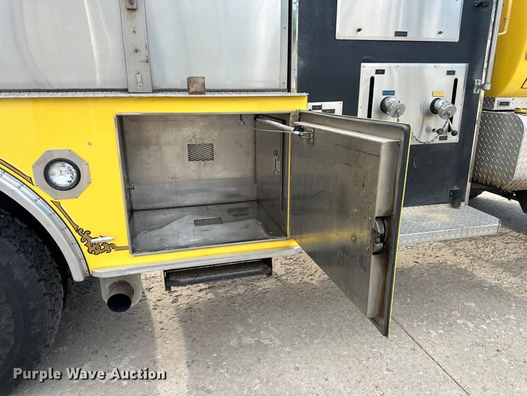 image for item DS4173 1988 GMC  TopKick 7000 fire truck