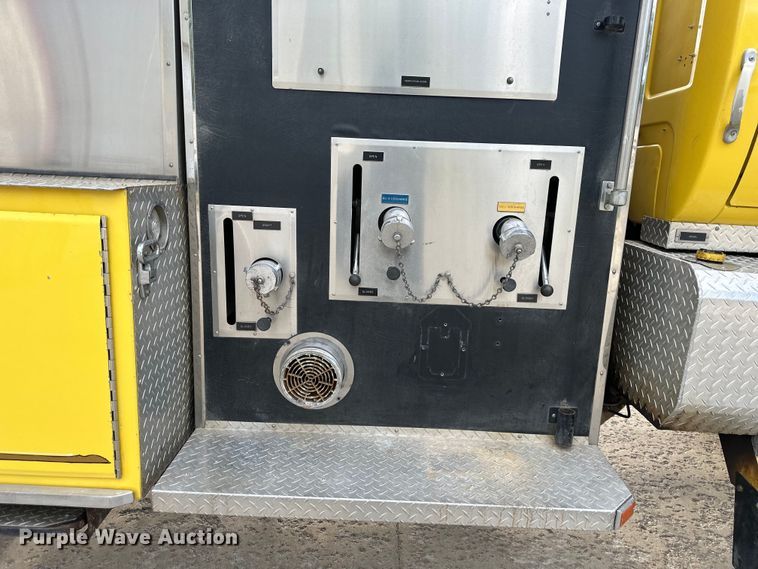 image for item DS4173 1988 GMC  TopKick 7000 fire truck