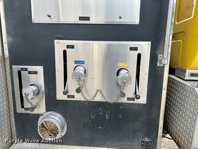 image for item DS4173 1988 GMC  TopKick 7000 fire truck