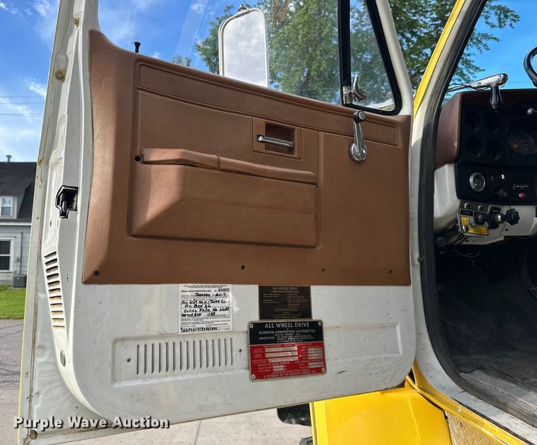 image for item DS4173 1988 GMC  TopKick 7000 fire truck