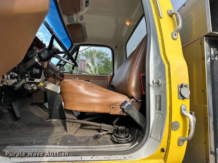 image for item DS4173 1988 GMC  TopKick 7000 fire truck