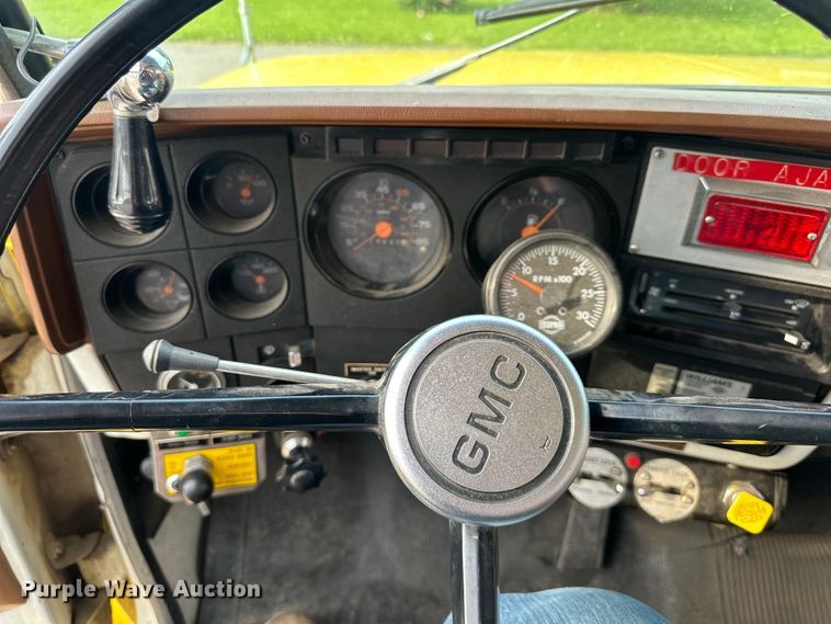 image for item DS4173 1988 GMC  TopKick 7000 fire truck