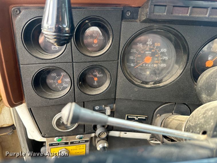 image for item DS4173 1988 GMC  TopKick 7000 fire truck