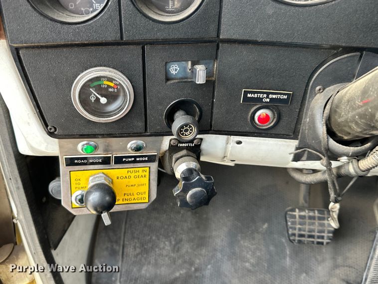 image for item DS4173 1988 GMC  TopKick 7000 fire truck