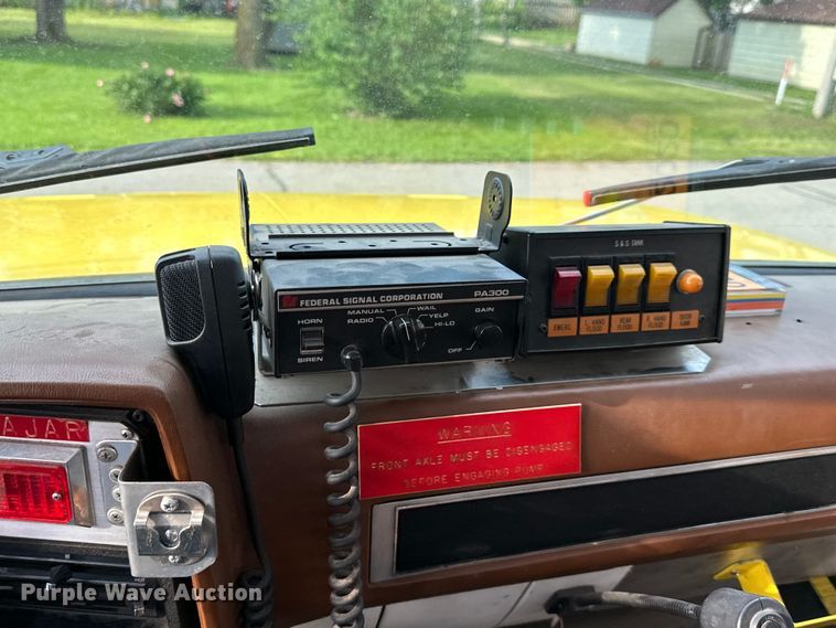 image for item DS4173 1988 GMC  TopKick 7000 fire truck