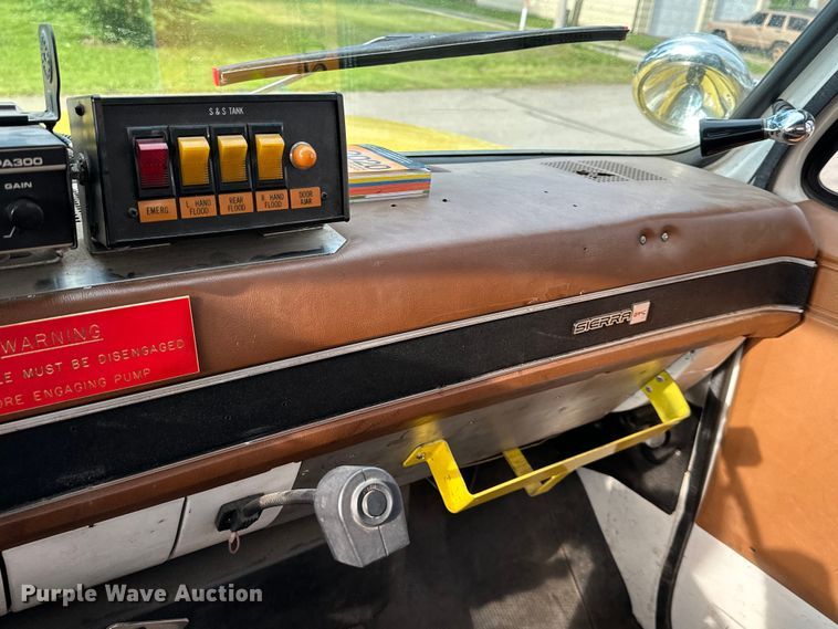 image for item DS4173 1988 GMC  TopKick 7000 fire truck