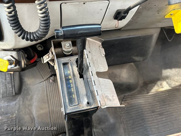 image for item DS4173 1988 GMC  TopKick 7000 fire truck