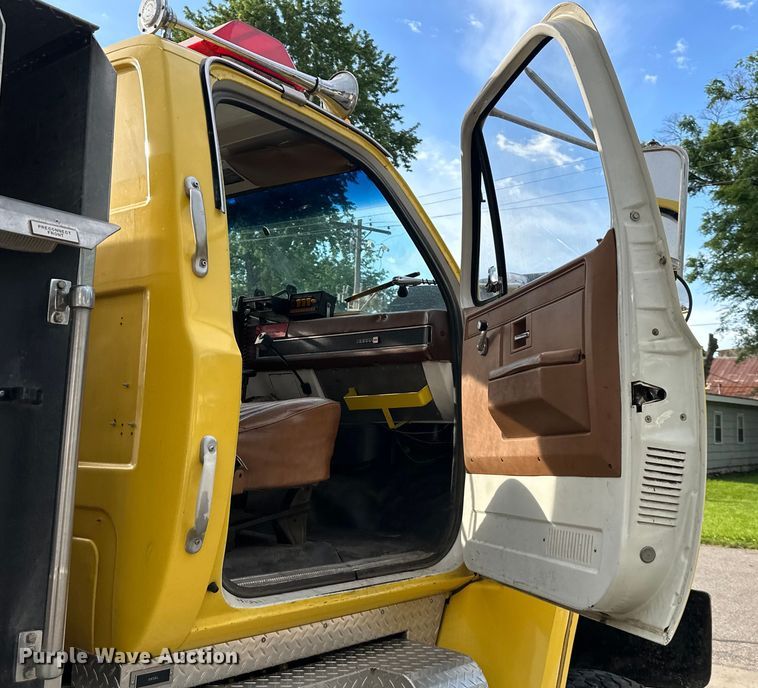 image for item DS4173 1988 GMC  TopKick 7000 fire truck