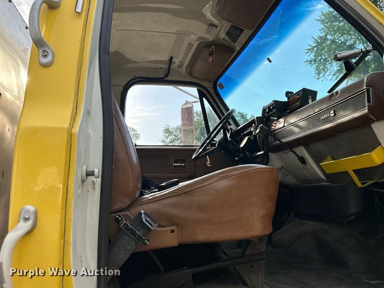 image for item DS4173 1988 GMC  TopKick 7000 fire truck