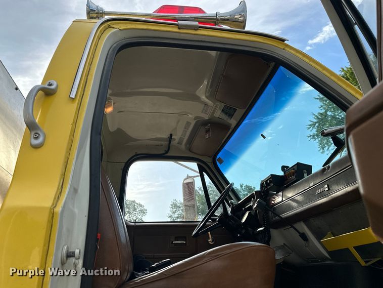 image for item DS4173 1988 GMC  TopKick 7000 fire truck