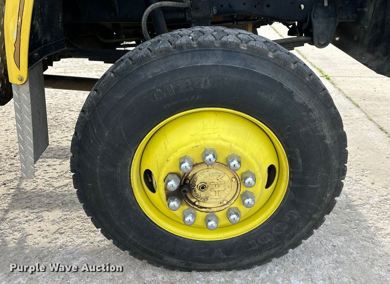 image for item DS4173 1988 GMC  TopKick 7000 fire truck