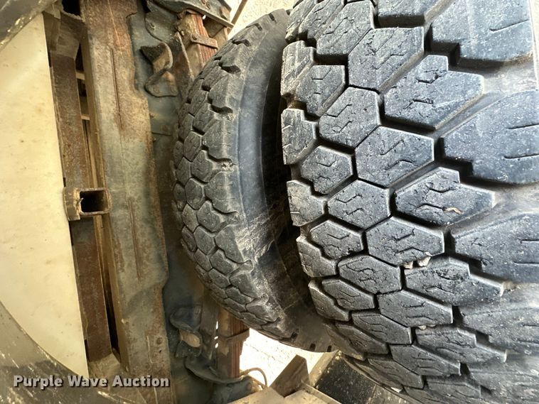 image for item DS4173 1988 GMC  TopKick 7000 fire truck