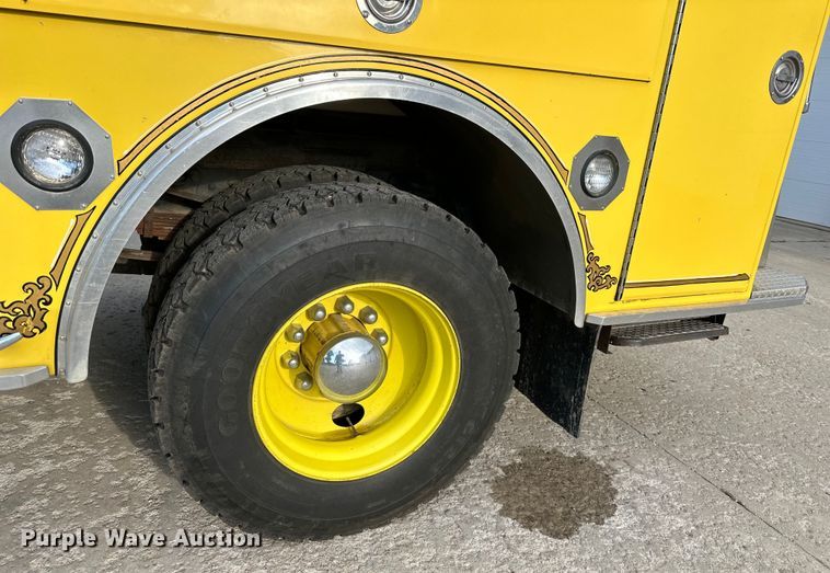 image for item DS4173 1988 GMC  TopKick 7000 fire truck