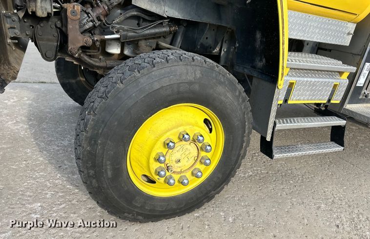 image for item DS4173 1988 GMC  TopKick 7000 fire truck