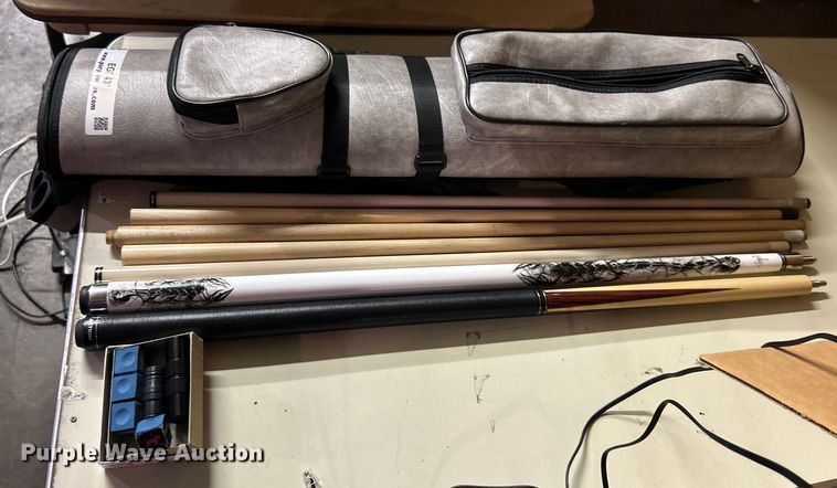 image for item EG0431 Pool sticks