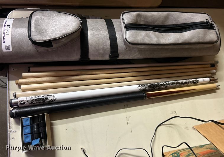 image for item EG0431 Pool sticks