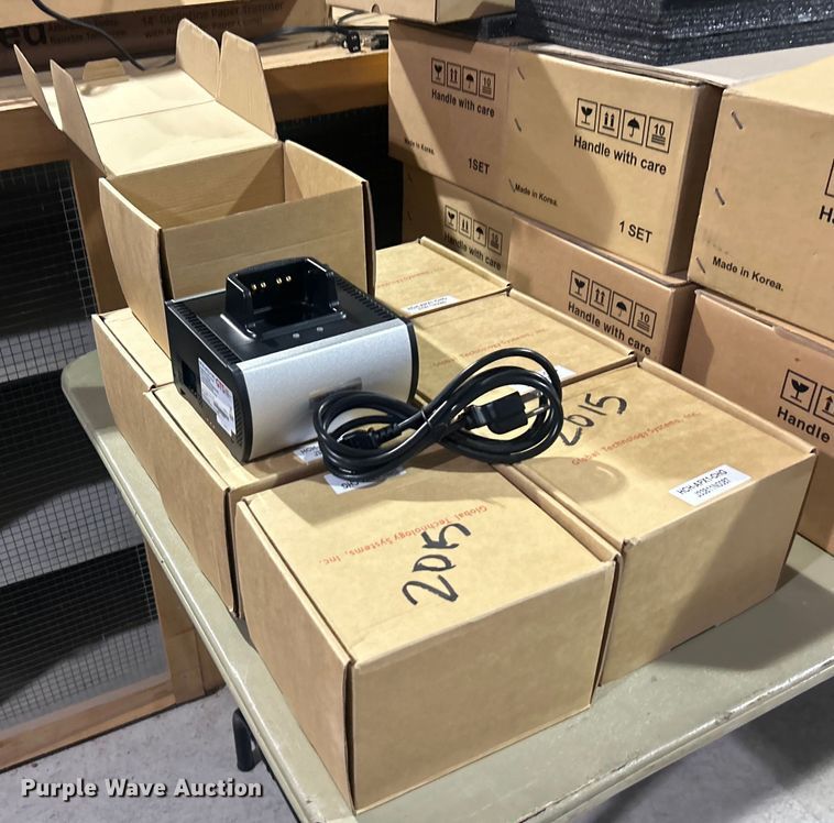 image for item EG0449 (7) Global Technology Systems USHCH-APX1-CHG GSA single bay chargers