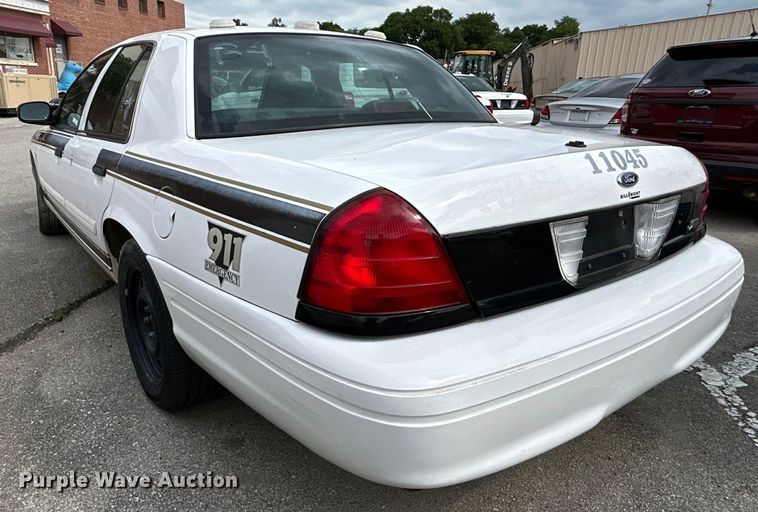 image for item EG0465 2011 Ford Crown Victoria Police Interceptor 