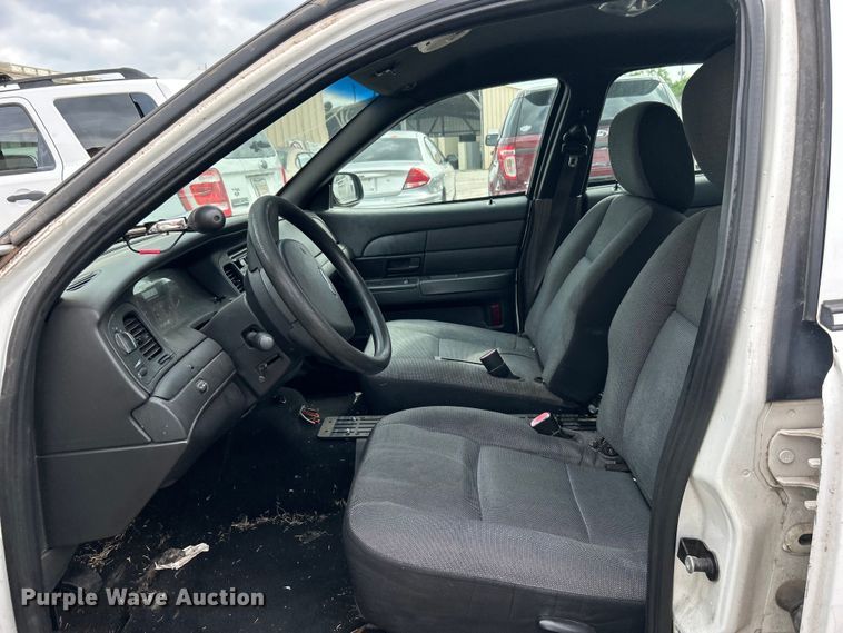 image for item EG0465 2011 Ford Crown Victoria Police Interceptor 