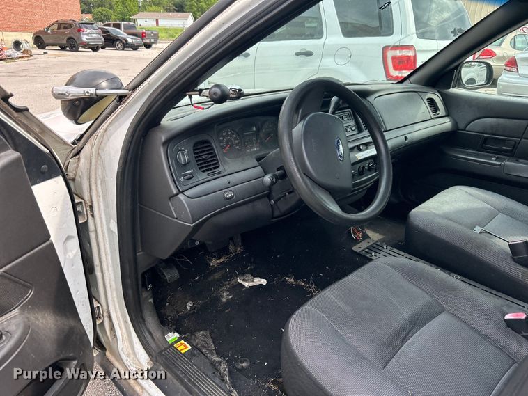 image for item EG0465 2011 Ford Crown Victoria Police Interceptor 