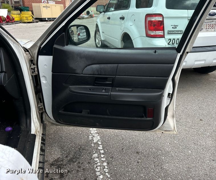 image for item EG0465 2011 Ford Crown Victoria Police Interceptor 