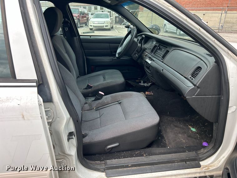 image for item EG0465 2011 Ford Crown Victoria Police Interceptor 