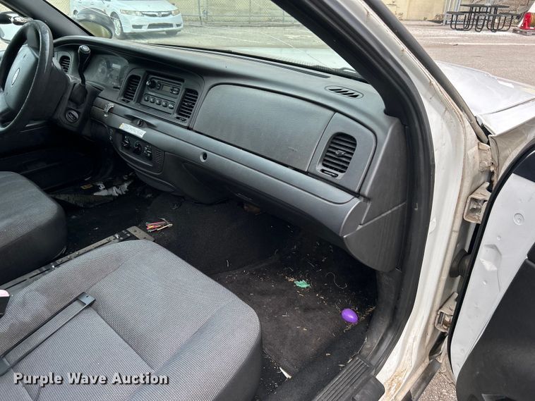 image for item EG0465 2011 Ford Crown Victoria Police Interceptor 
