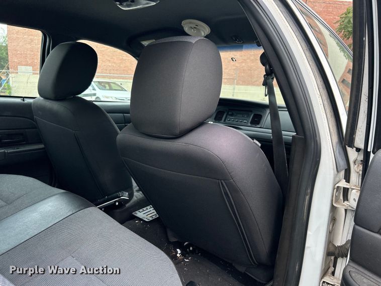 image for item EG0465 2011 Ford Crown Victoria Police Interceptor 