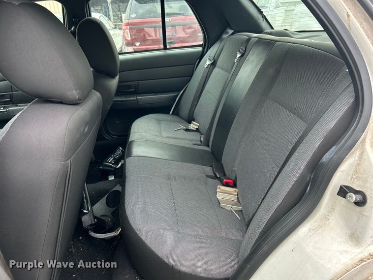 image for item EG0465 2011 Ford Crown Victoria Police Interceptor 