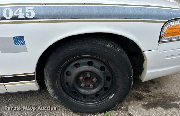 image for item EG0465 2011 Ford Crown Victoria Police Interceptor 