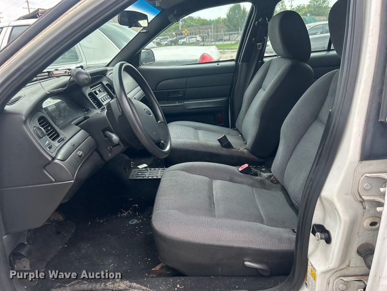 image for item EG0467 2011 Ford Crown Victoria Police Interceptor 