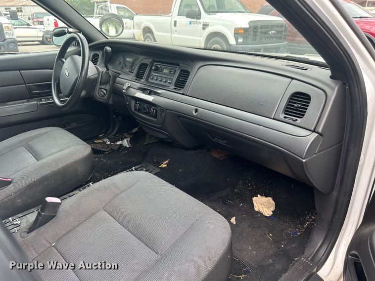 image for item EG0467 2011 Ford Crown Victoria Police Interceptor 