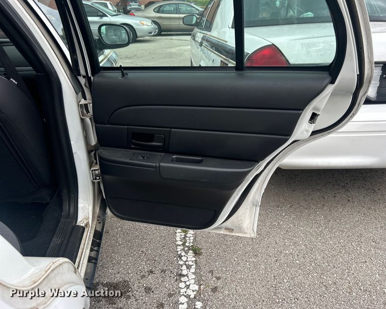 image for item EG0467 2011 Ford Crown Victoria Police Interceptor 