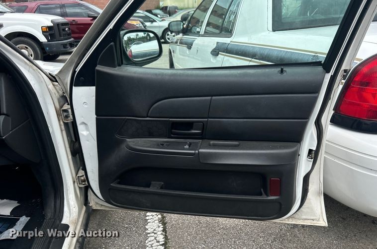 image for item EG0468 2011 Ford Crown Victoria Police Interceptor 