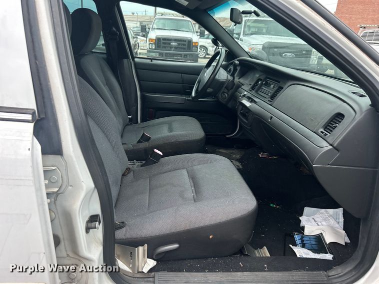 image for item EG0468 2011 Ford Crown Victoria Police Interceptor 