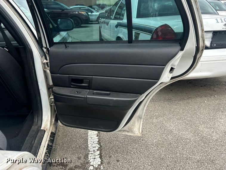 image for item EG0468 2011 Ford Crown Victoria Police Interceptor 