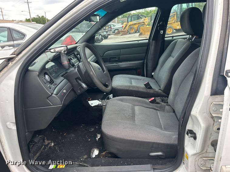 image for item EG0469 2011 Ford Crown Victoria Poilce Interceptor 