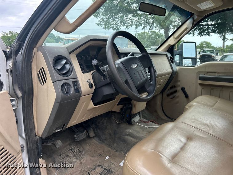 image for item EG0470 2010 Ford F250 Super Duty pickup truck