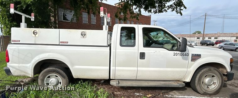 image for item EG0472 2010 Ford F250 Super Duty SuperCab pickup truck