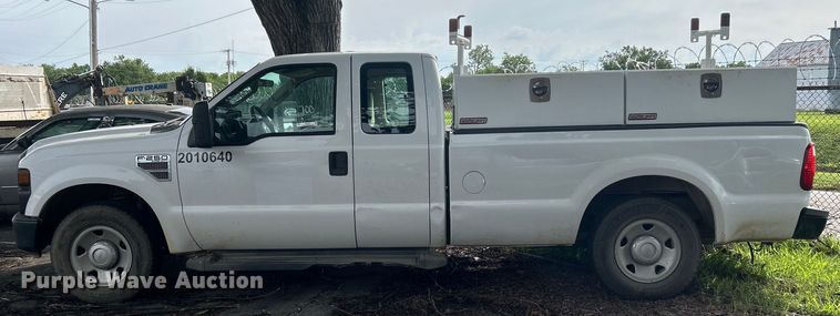 image for item EG0472 2010 Ford F250 Super Duty SuperCab pickup truck