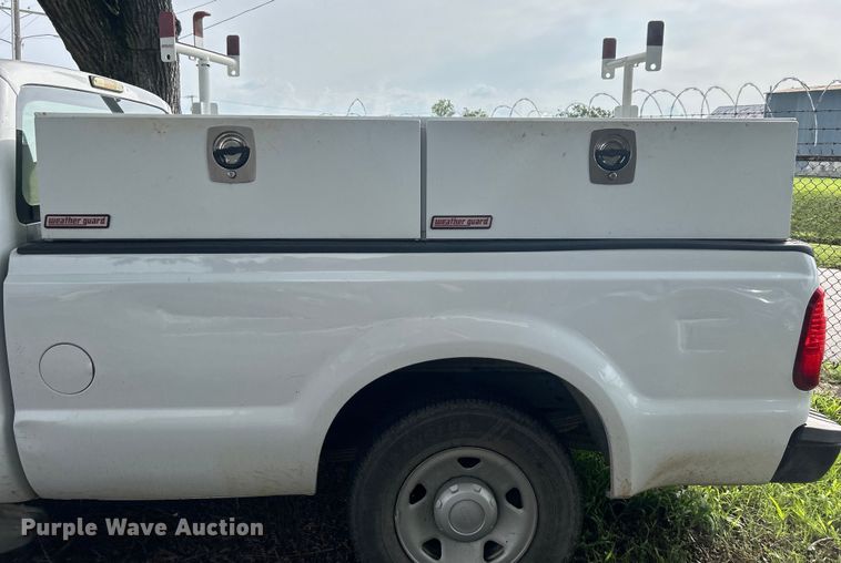 image for item EG0472 2010 Ford F250 Super Duty SuperCab pickup truck