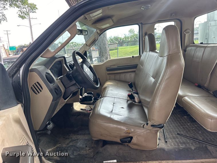 image for item EG0472 2010 Ford F250 Super Duty SuperCab pickup truck