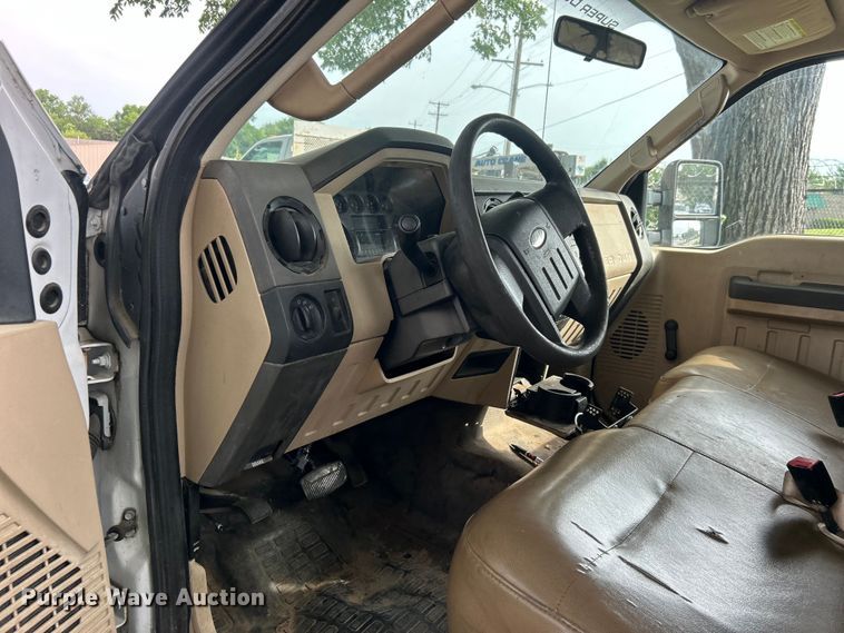 image for item EG0472 2010 Ford F250 Super Duty SuperCab pickup truck