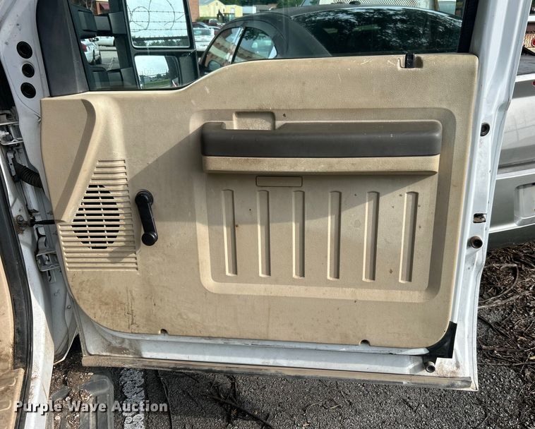 image for item EG0472 2010 Ford F250 Super Duty SuperCab pickup truck