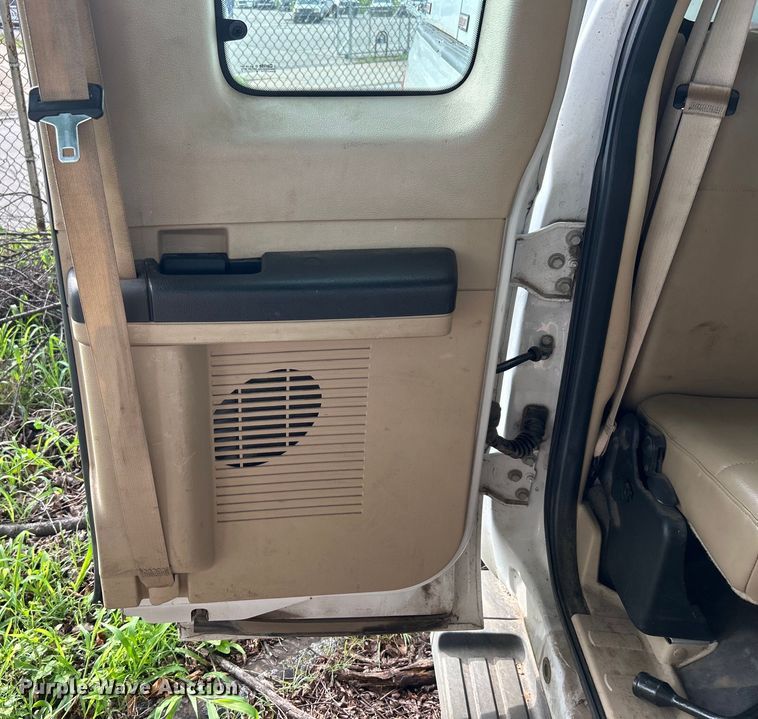 image for item EG0472 2010 Ford F250 Super Duty SuperCab pickup truck