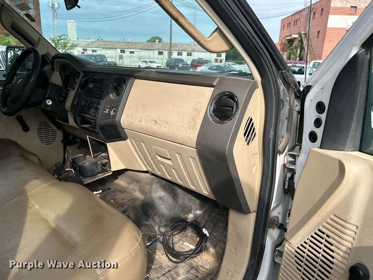 image for item EG0472 2010 Ford F250 Super Duty SuperCab pickup truck