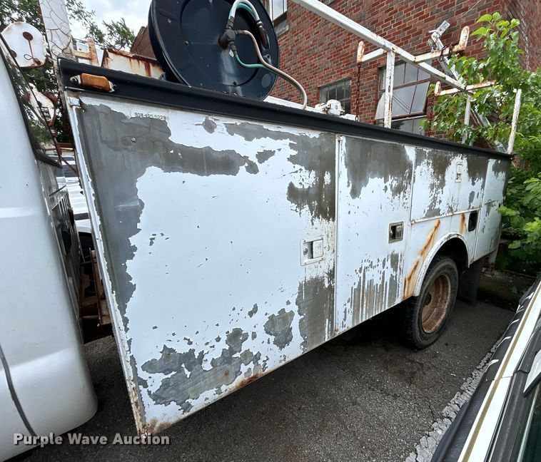 image for item EG0474 2000 Ford F450 Super Duty utility / service truck